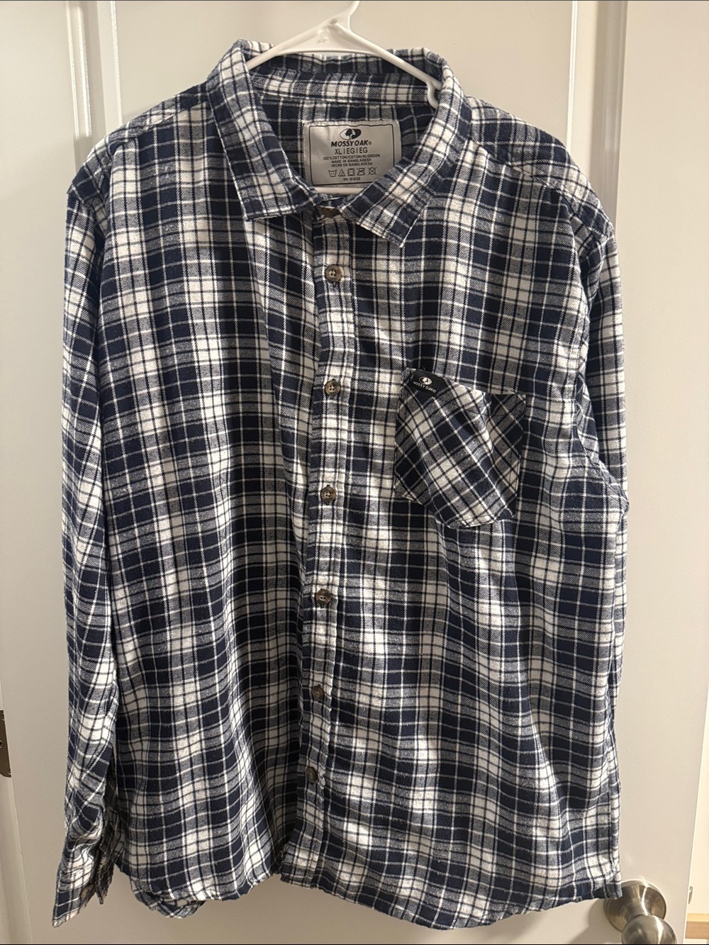 Mossy Oak Black and White 100% Cotton Flannel Plaid Men's Button-Down